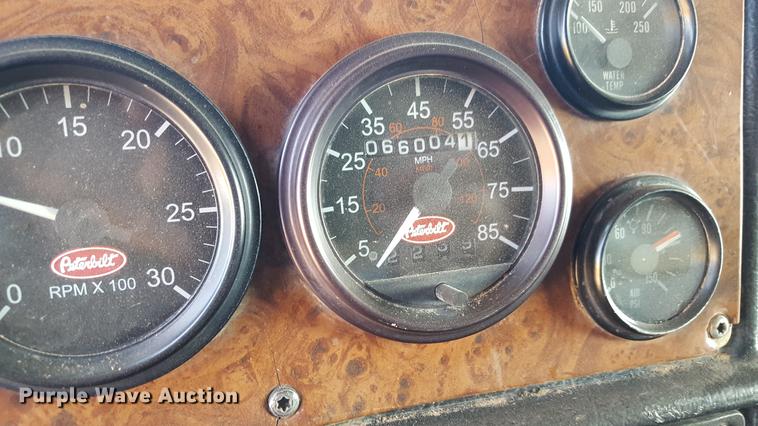 image for item BJ9801 2001 Peterbilt 378 semi truck