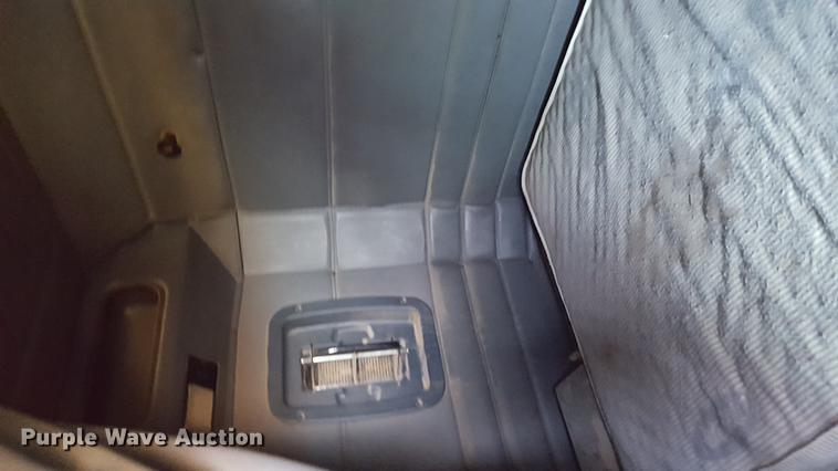 image for item BJ9801 2001 Peterbilt 378 semi truck