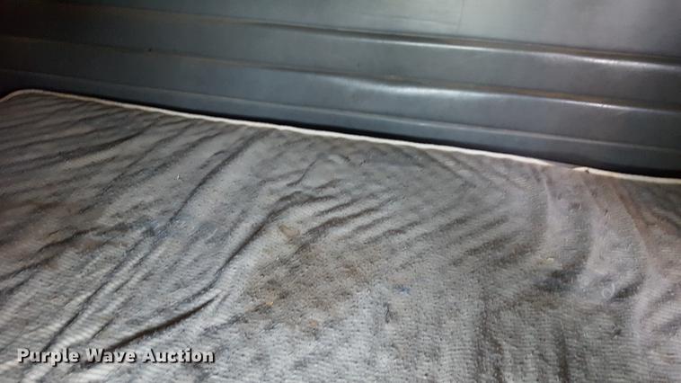 image for item BJ9801 2001 Peterbilt 378 semi truck