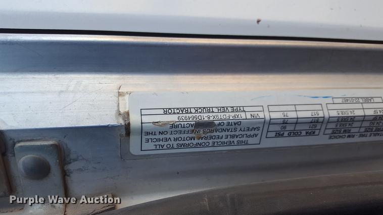 image for item BJ9801 2001 Peterbilt 378 semi truck