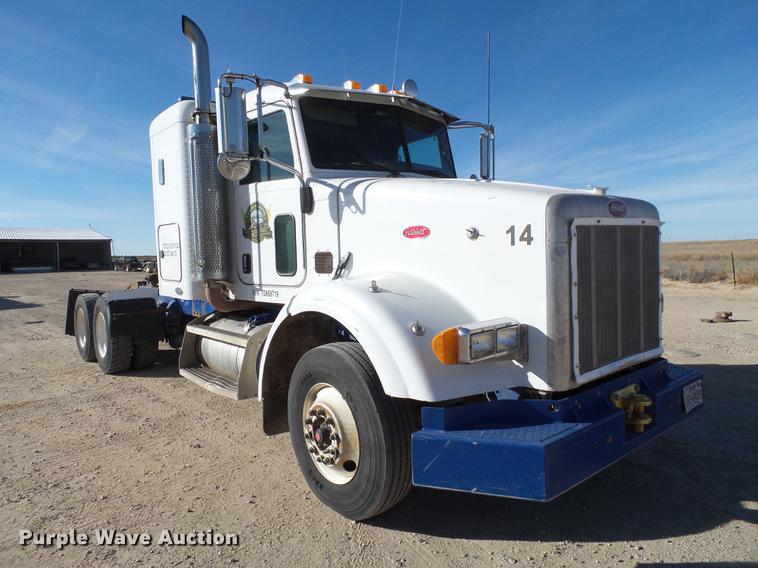 image for item BJ9802 2007 Peterbilt 378 semi truck