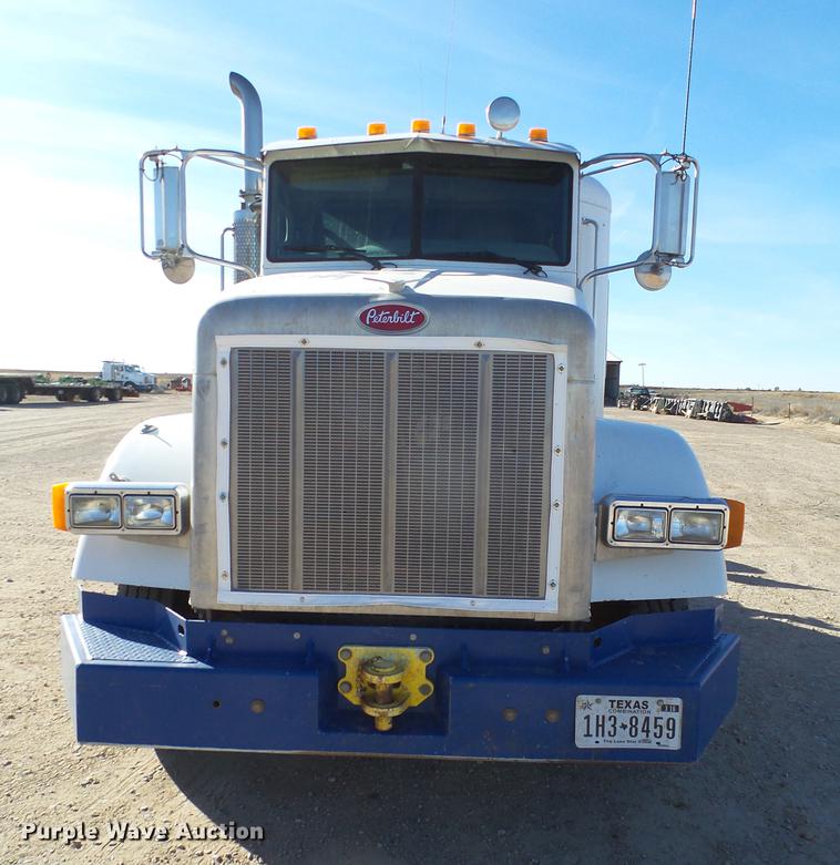 image for item BJ9802 2007 Peterbilt 378 semi truck