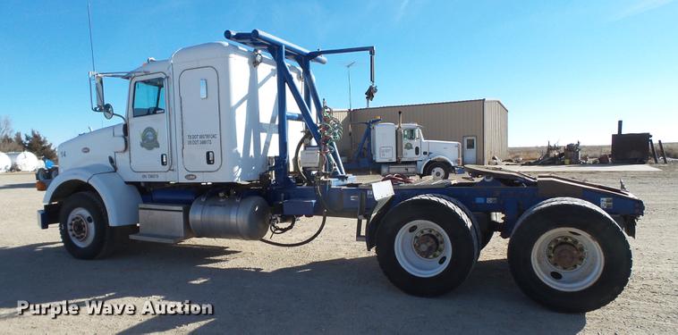 image for item BJ9802 2007 Peterbilt 378 semi truck
