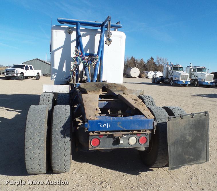 image for item BJ9802 2007 Peterbilt 378 semi truck