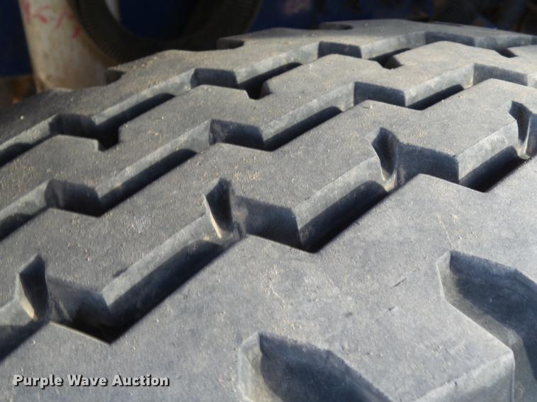 image for item BJ9802 2007 Peterbilt 378 semi truck