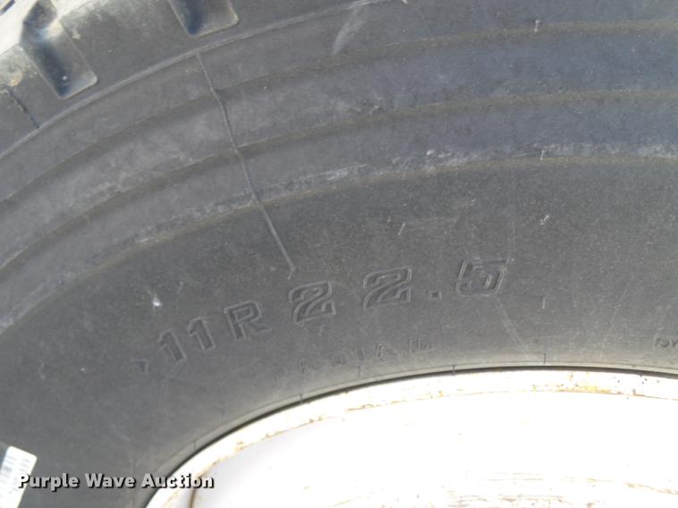 image for item BJ9802 2007 Peterbilt 378 semi truck