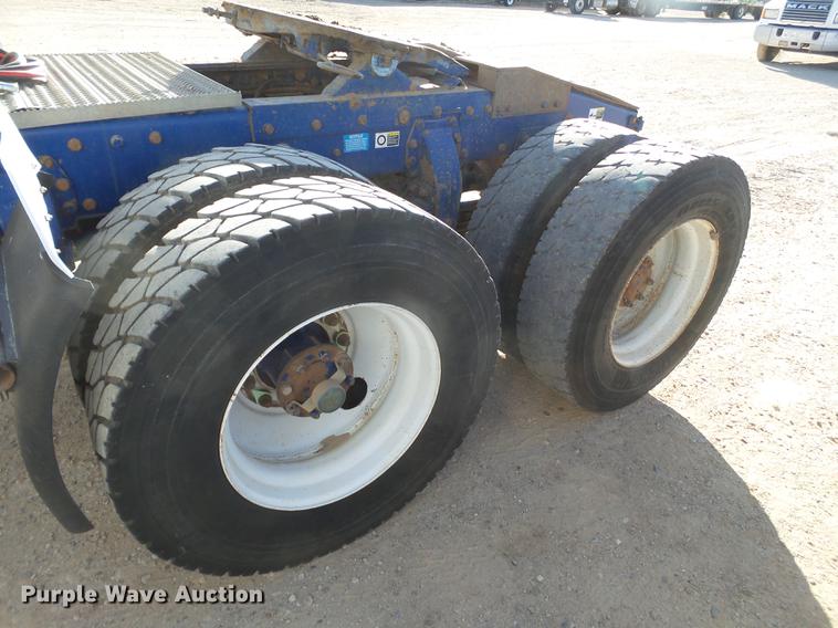 image for item BJ9802 2007 Peterbilt 378 semi truck