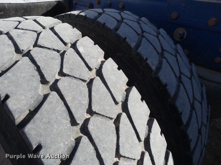 image for item BJ9802 2007 Peterbilt 378 semi truck