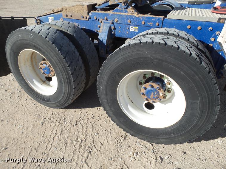 image for item BJ9802 2007 Peterbilt 378 semi truck