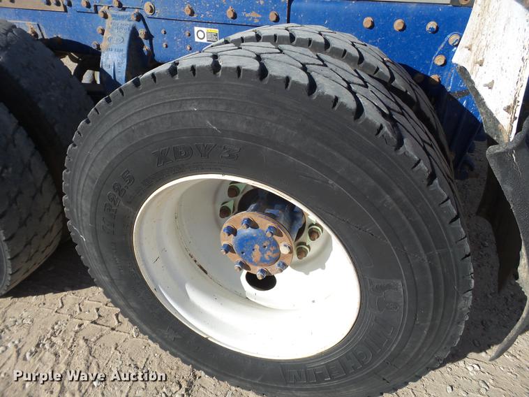 image for item BJ9802 2007 Peterbilt 378 semi truck