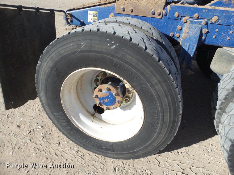 image for item BJ9802 2007 Peterbilt 378 semi truck