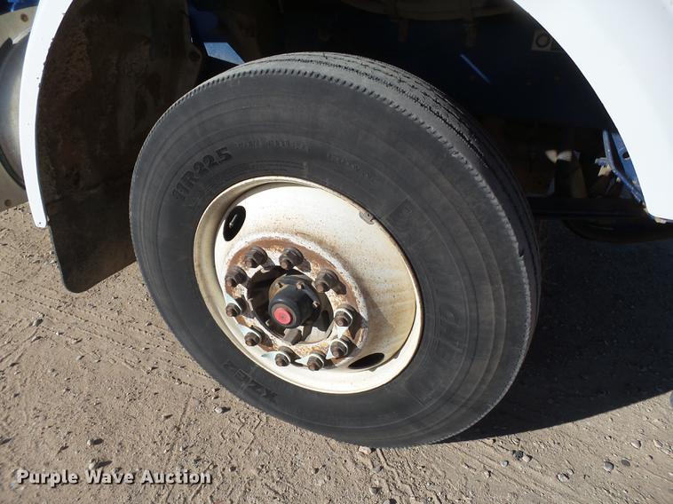 image for item BJ9802 2007 Peterbilt 378 semi truck