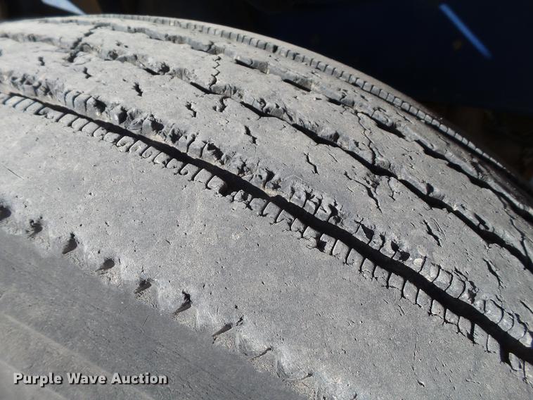 image for item BJ9802 2007 Peterbilt 378 semi truck