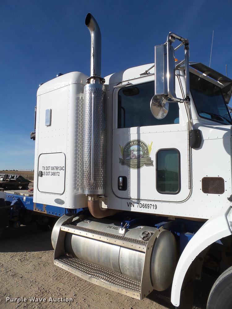 image for item BJ9802 2007 Peterbilt 378 semi truck