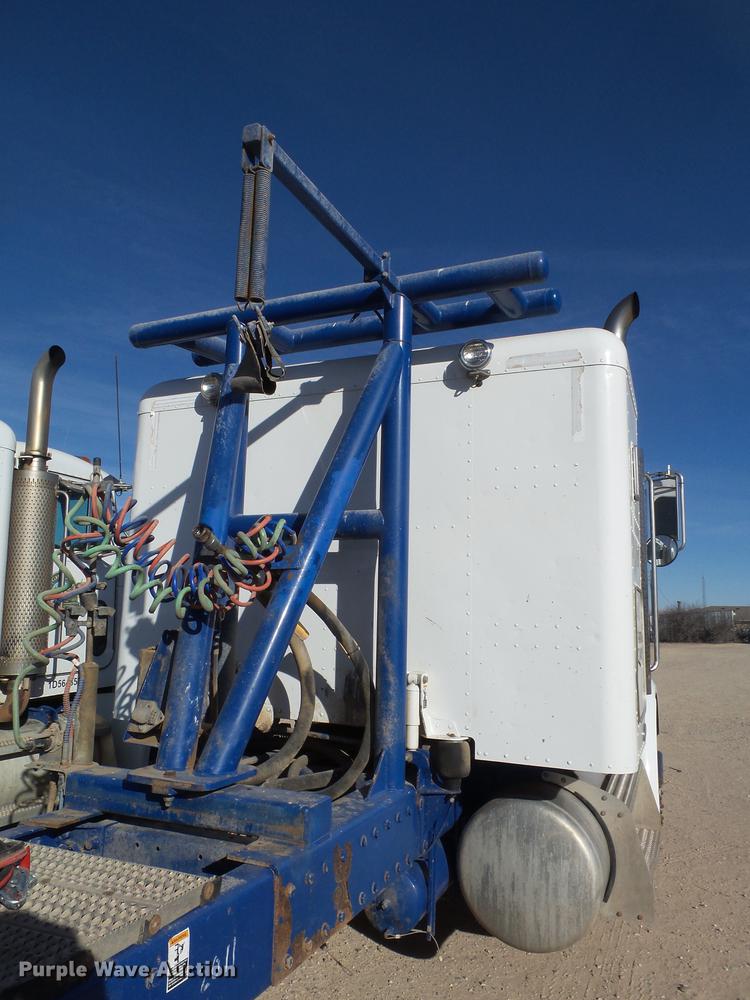 image for item BJ9802 2007 Peterbilt 378 semi truck