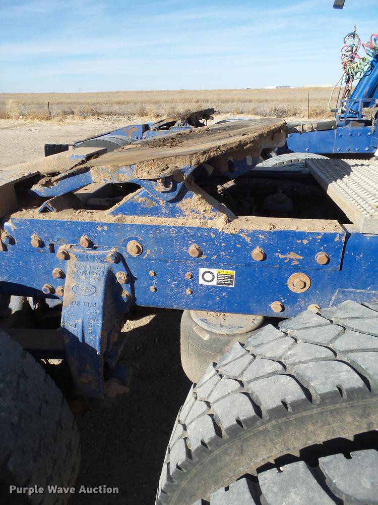 image for item BJ9802 2007 Peterbilt 378 semi truck