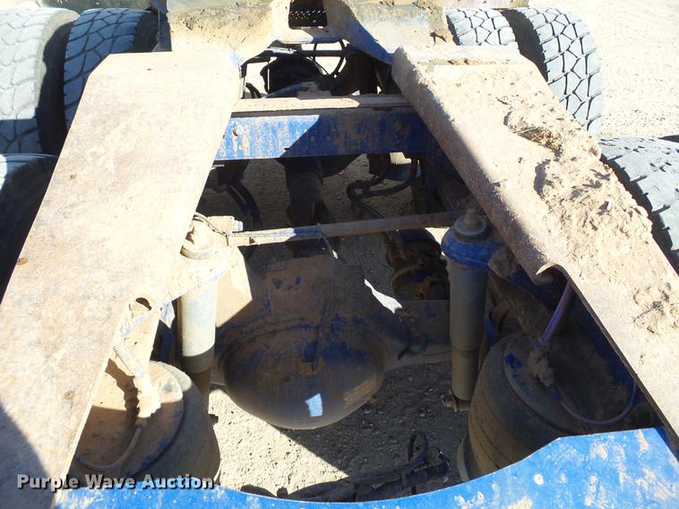 image for item BJ9802 2007 Peterbilt 378 semi truck