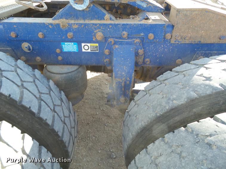 image for item BJ9802 2007 Peterbilt 378 semi truck