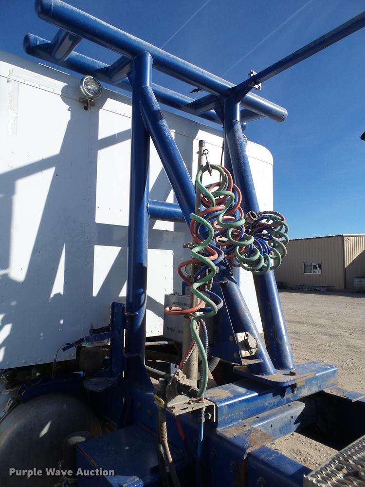 image for item BJ9802 2007 Peterbilt 378 semi truck