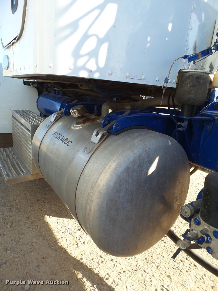 image for item BJ9802 2007 Peterbilt 378 semi truck