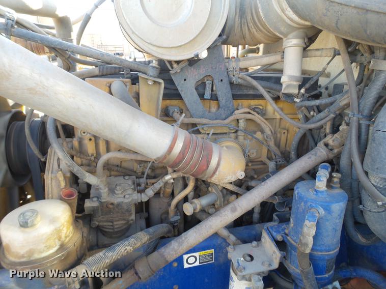 image for item BJ9802 2007 Peterbilt 378 semi truck