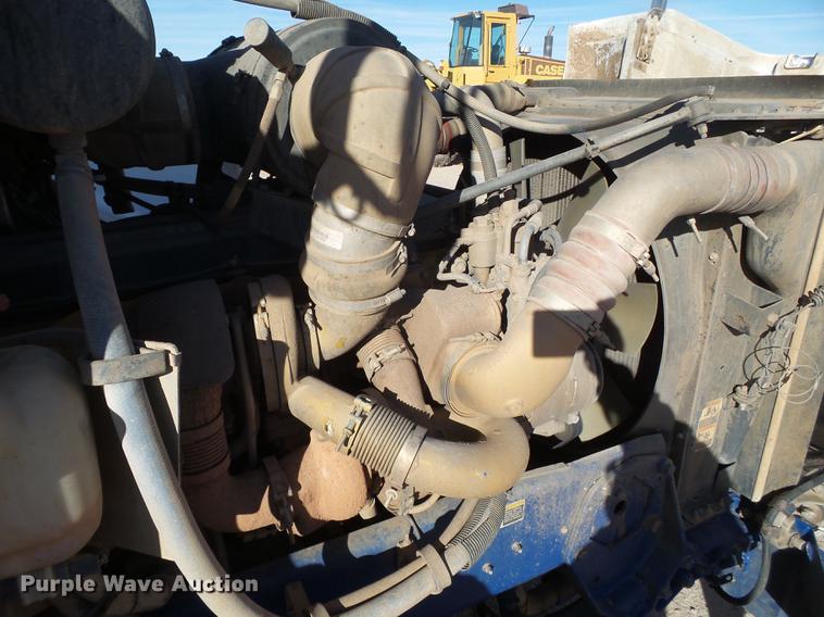 image for item BJ9802 2007 Peterbilt 378 semi truck