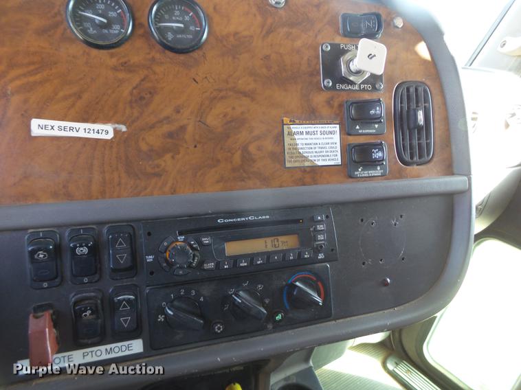 image for item BJ9802 2007 Peterbilt 378 semi truck