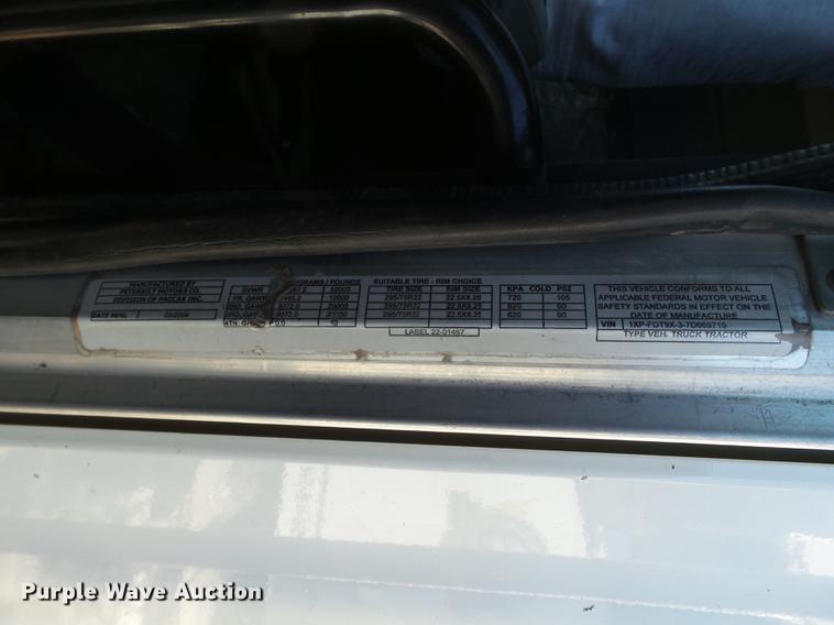 image for item BJ9802 2007 Peterbilt 378 semi truck