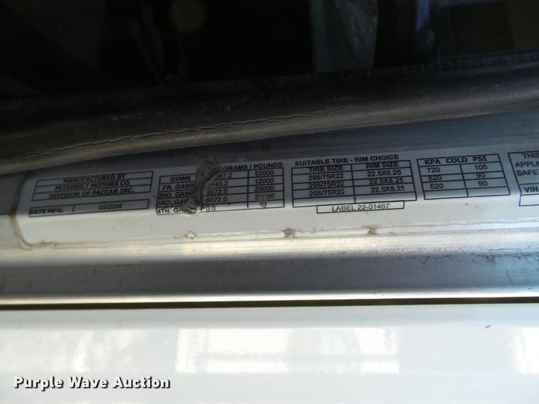 image for item BJ9802 2007 Peterbilt 378 semi truck