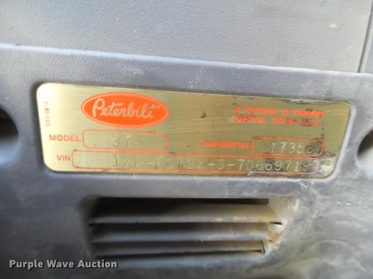 image for item BJ9802 2007 Peterbilt 378 semi truck