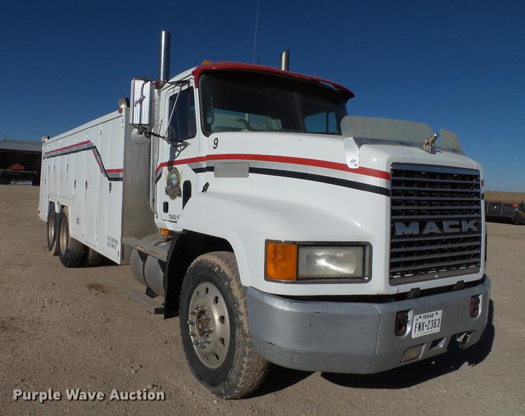 image for item BJ9804 1996 Mack CH613 service truck