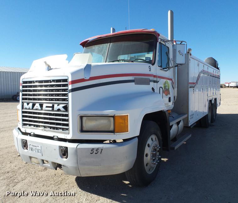image for item BJ9804 1996 Mack CH613 service truck