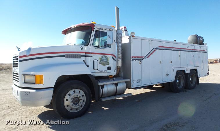 image for item BJ9804 1996 Mack CH613 service truck