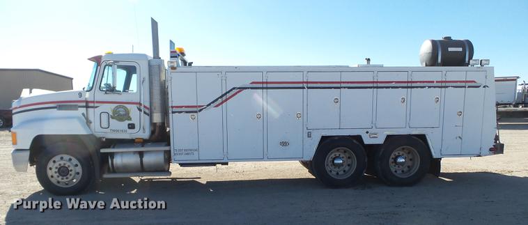 image for item BJ9804 1996 Mack CH613 service truck