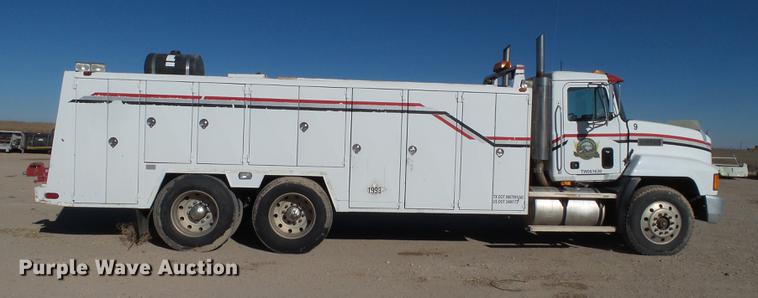 image for item BJ9804 1996 Mack CH613 service truck