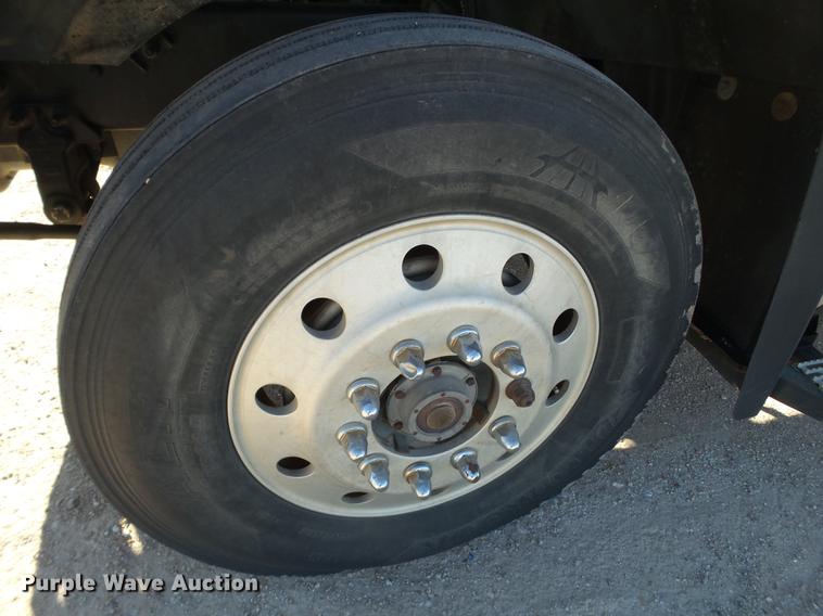 image for item BJ9804 1996 Mack CH613 service truck