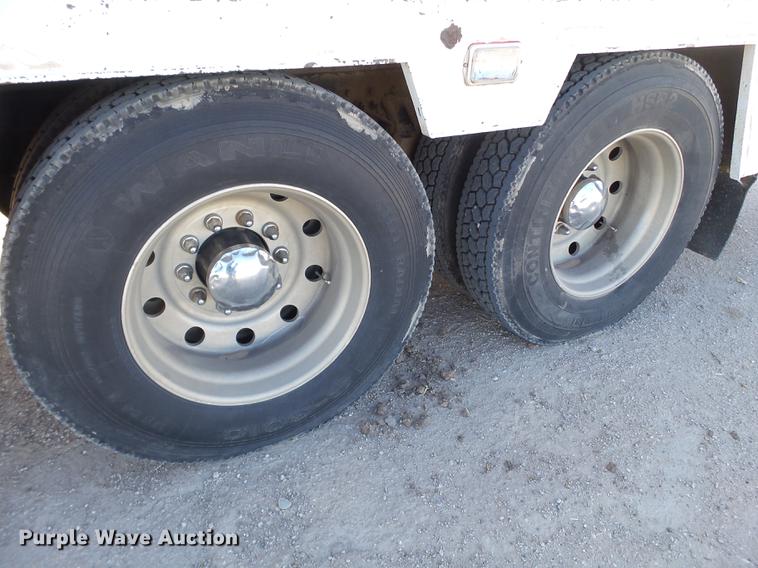 image for item BJ9804 1996 Mack CH613 service truck