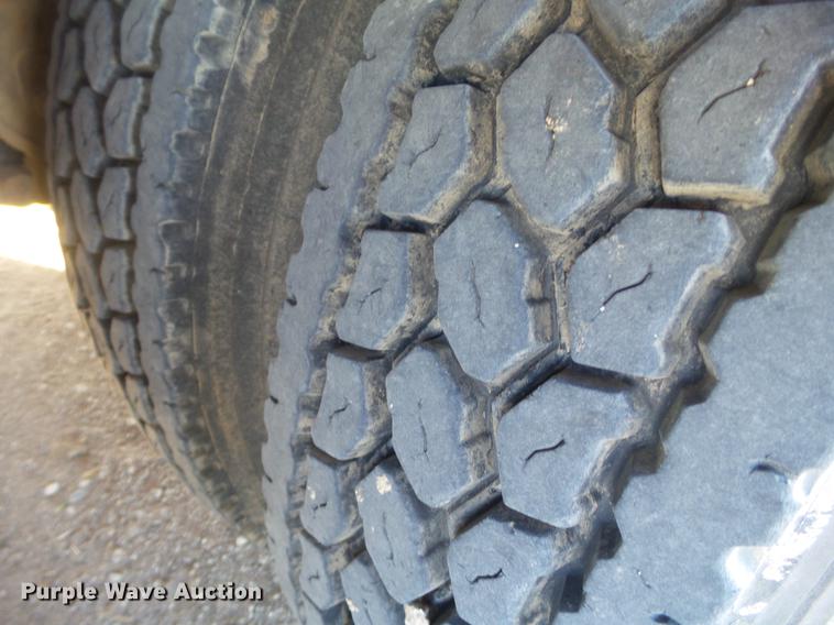 image for item BJ9804 1996 Mack CH613 service truck