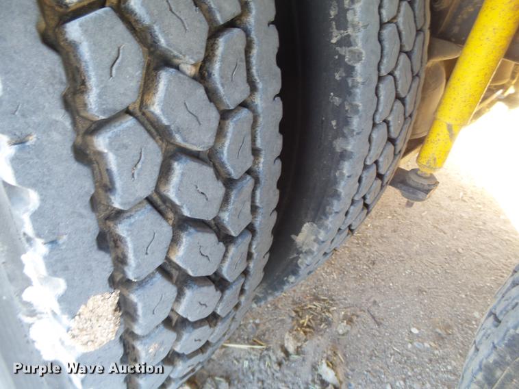 image for item BJ9804 1996 Mack CH613 service truck