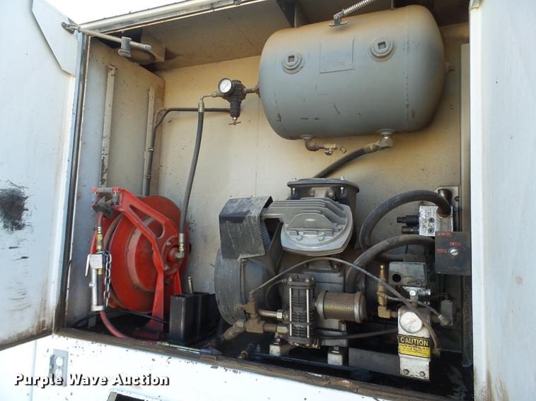 image for item BJ9804 1996 Mack CH613 service truck