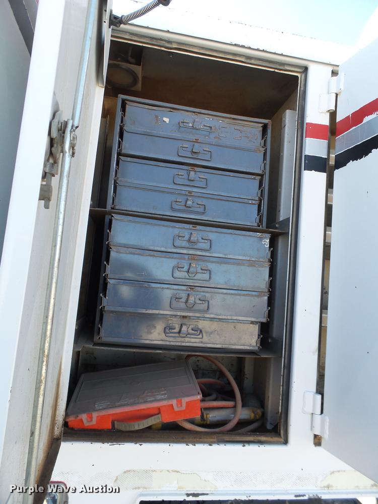 image for item BJ9804 1996 Mack CH613 service truck