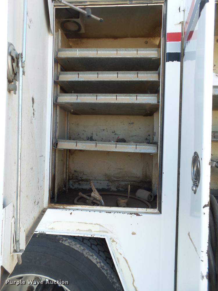 image for item BJ9804 1996 Mack CH613 service truck