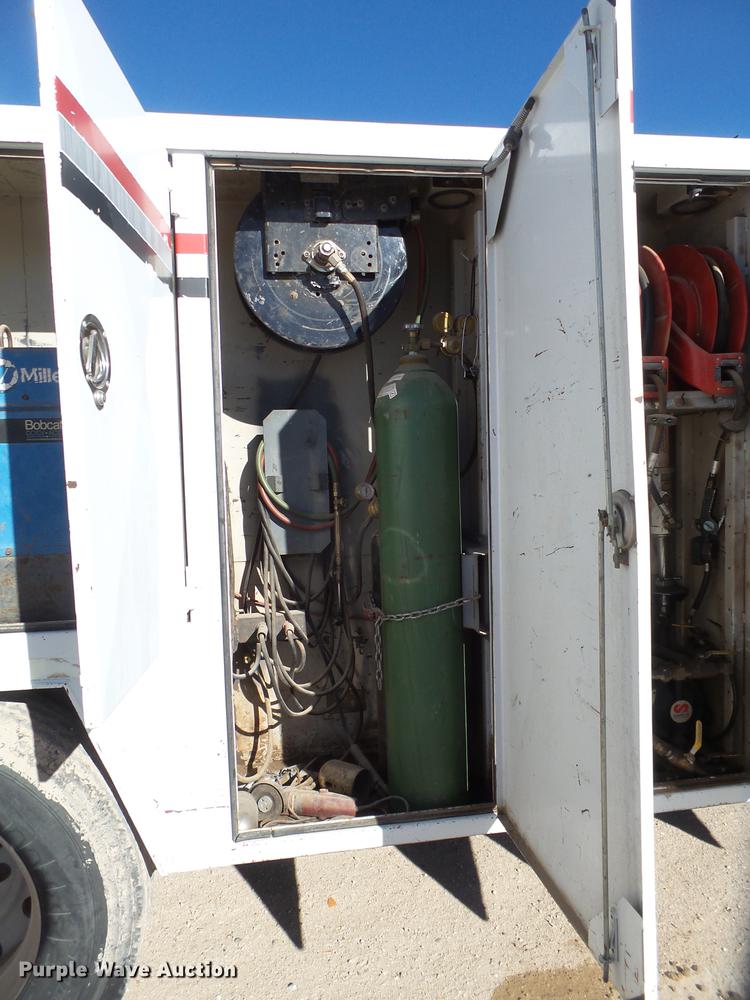 image for item BJ9804 1996 Mack CH613 service truck