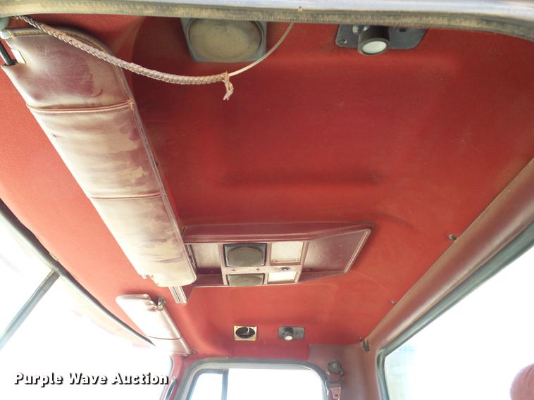 image for item BJ9804 1996 Mack CH613 service truck