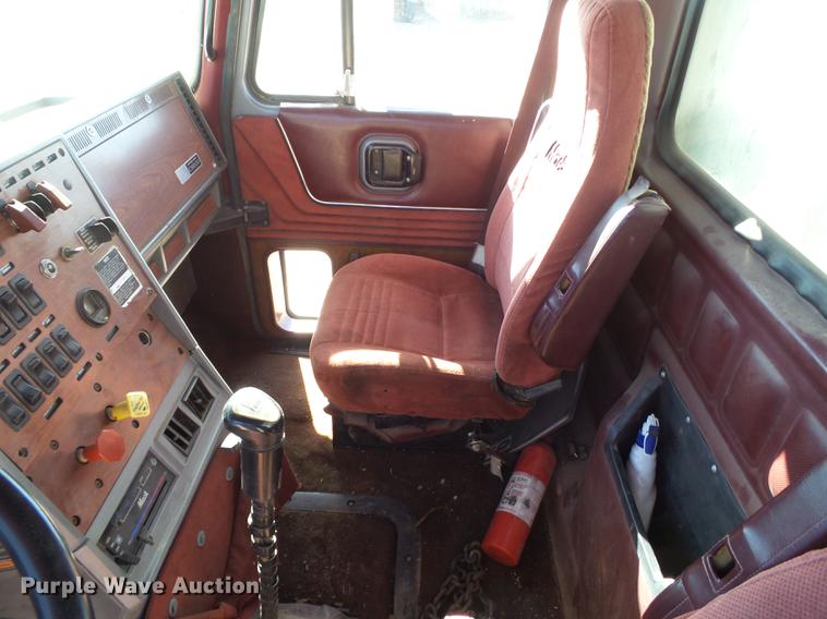 image for item BJ9804 1996 Mack CH613 service truck