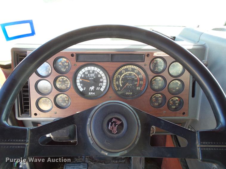 image for item BJ9804 1996 Mack CH613 service truck