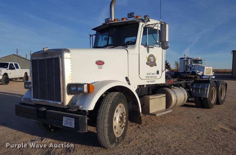 image for item BJ9805 2000 Peterbilt 378 semi truck