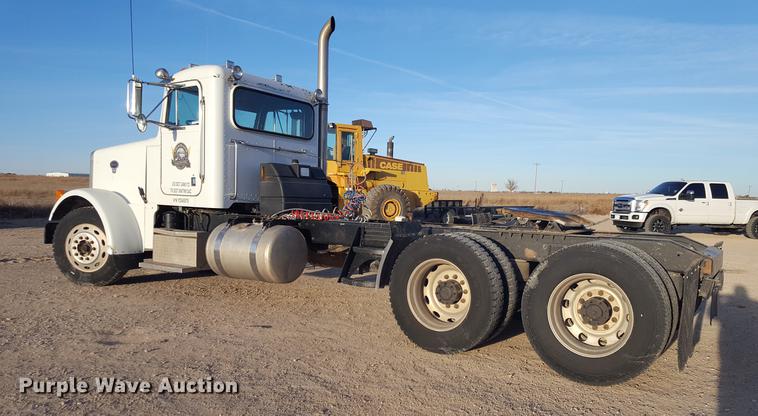 image for item BJ9805 2000 Peterbilt 378 semi truck