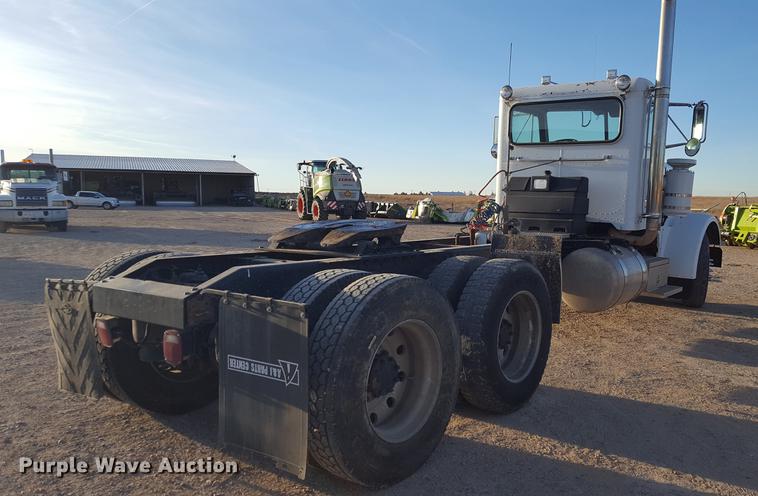 image for item BJ9805 2000 Peterbilt 378 semi truck
