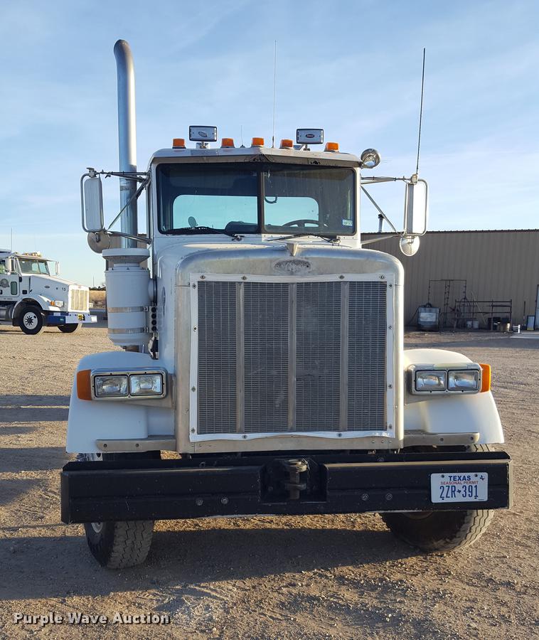 image for item BJ9805 2000 Peterbilt 378 semi truck
